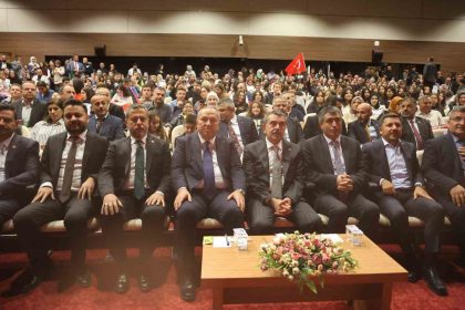 bakan-tekin-genclerimize-vatan-sevgisini-sanatla-gostermek-istiyoruz