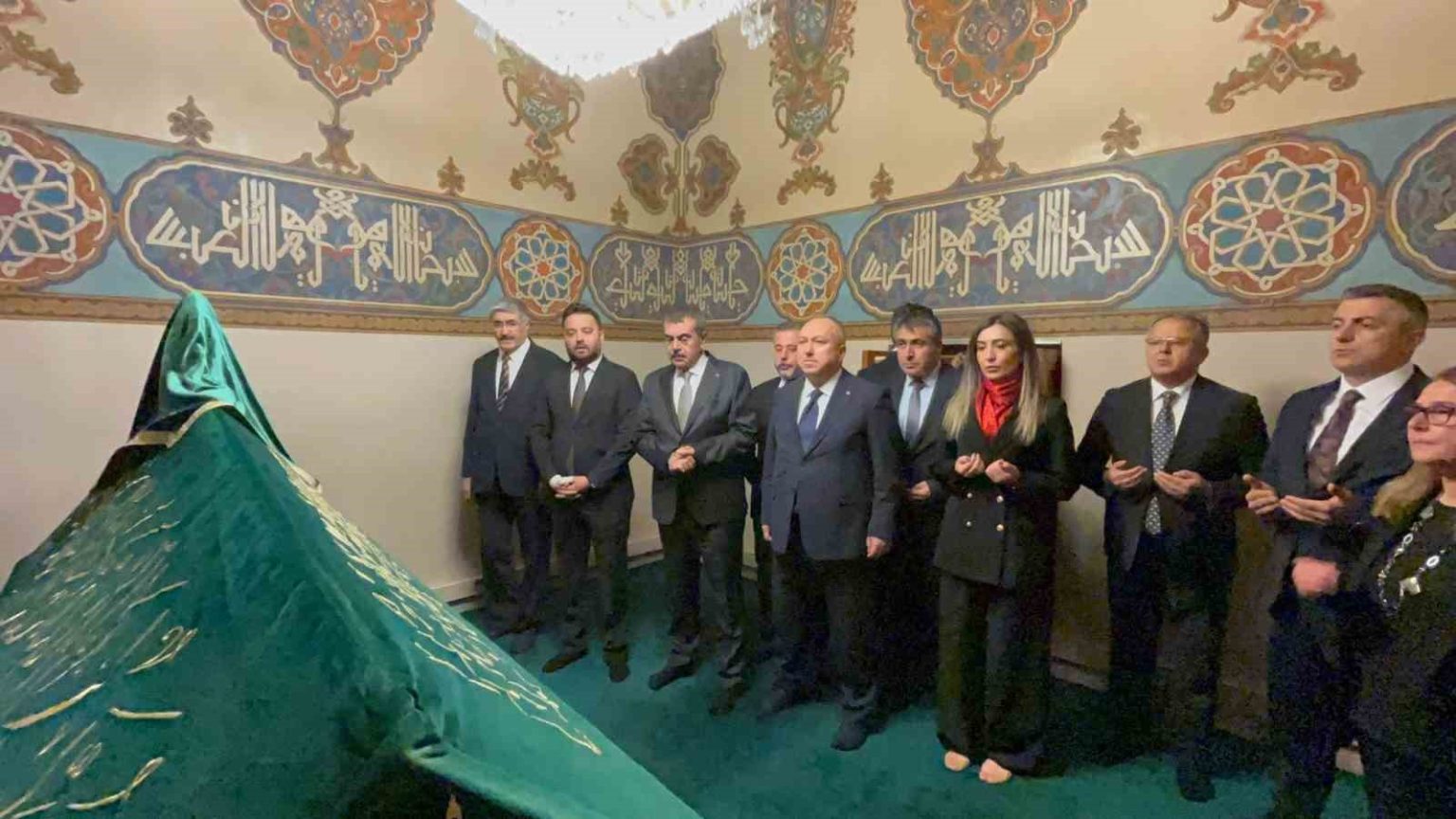 bakan-tekin-haci-bektas-i-velinin-kabrini-ziyaret-etti