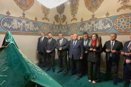 bakan-tekin-haci-bektas-i-velinin-kabrini-ziyaret-etti