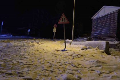 bursada-kar-yagisini-gorenler-gece-yarisi-uludaga-akin-etti
