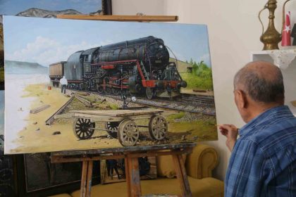 demir-yollarindan-emekli-oldu-hic-bitmeyen-tren-sevgisini-yaptigi-tablolarda-yasatiyor