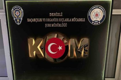 denizlide-35-bin-100-dolar-degerinde-sahte-banknot-ele-gecirildi
