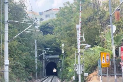 evlerin-altindan-gecen-114-yillik-tren-tuneli-mahalleyle-butunlesti