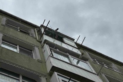 fatihte-supheli-olum-bir-kadin-5-kattan-dustu-hayatini-kaybetti