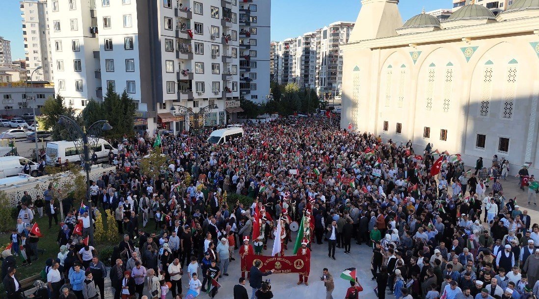 gaziantepte-binlerce-kisi-filistine-destek-yuruyusune-katildi