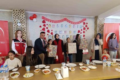 gelecegin-umudu-kizlarimiz-projesiyle-kiz-cocuklarina-destek