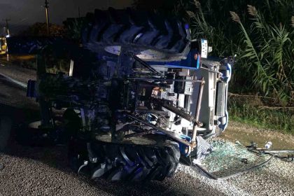 gonende-otomobil-traktore-carpti-2-yarali