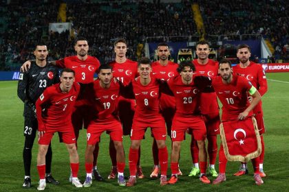 hakan-calhanoglu-100-kez-milli-formayi-giydi