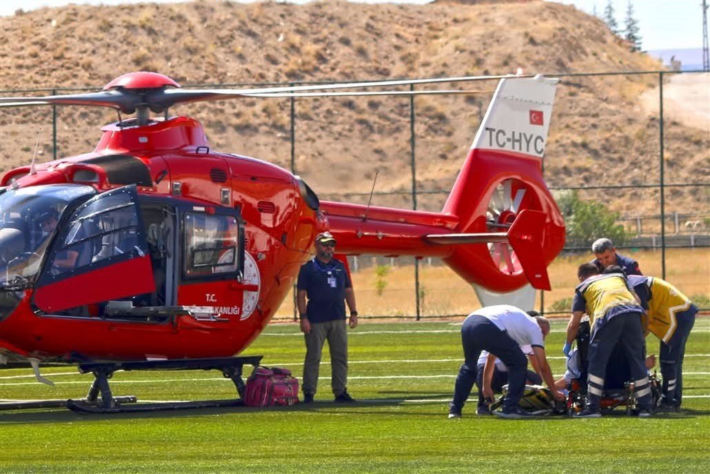 hava-ambulansi-tarlada-calisirken-yaralanan-vatandas-icin-havalandi