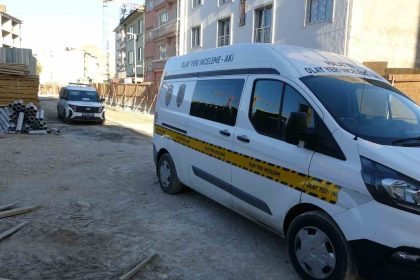 insaatta-asansor-bosluguna-dusen-isci-yaralandi