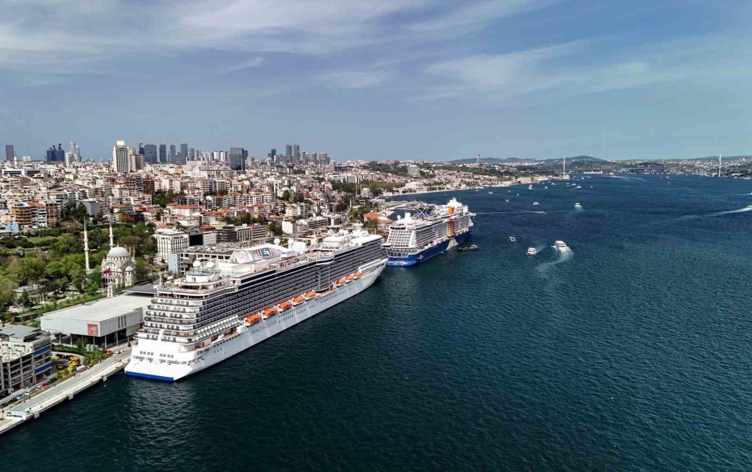 istanbul-valiligi-acikladi-2025in-ilk-8-ayinda-kruvaziyer-limanlarinda-toplam-410-bin-577-yolcu-agirlandi