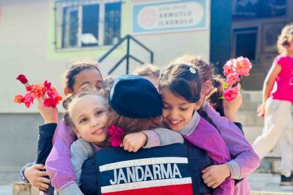 jandarma-kiz-cocuklarini-unutmadi