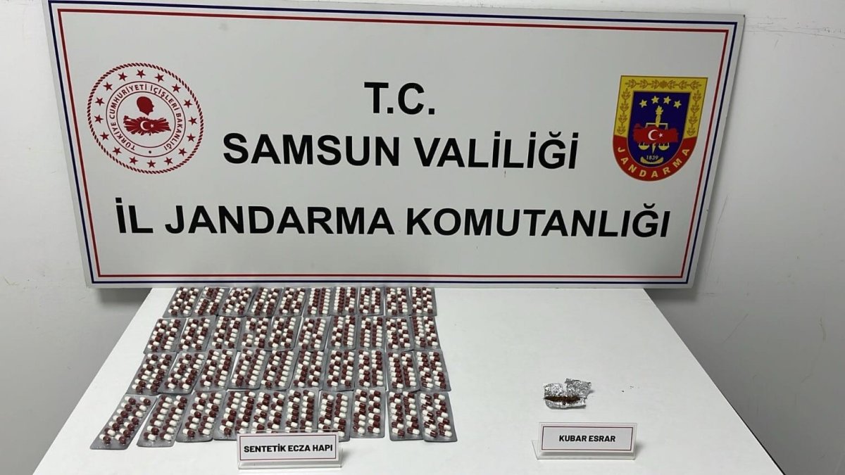 jandarma-taksideki-yolculari-uyusturucuyla-yakaladi
