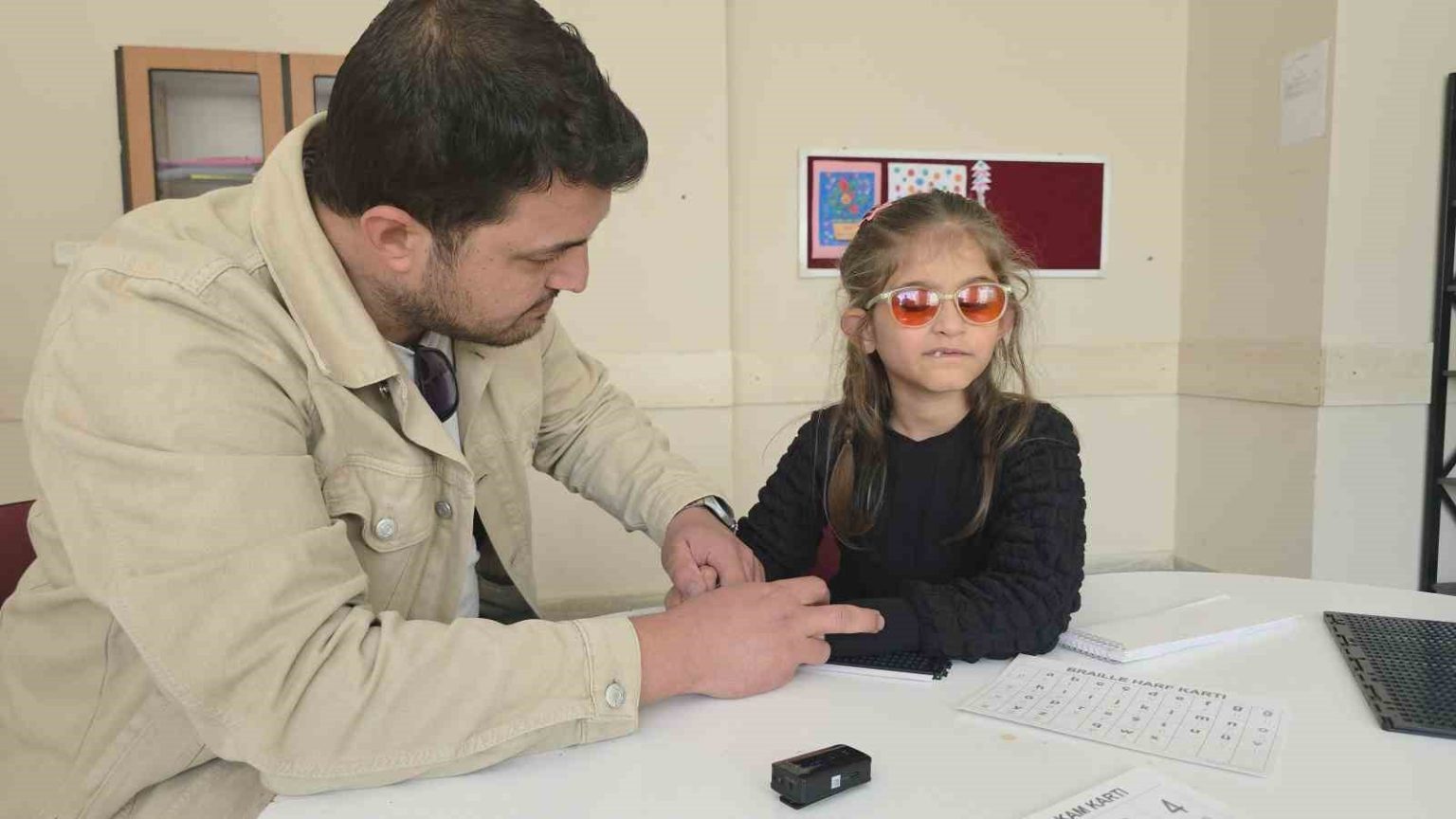 kalbi-kucuk-azmi-buyuk-defnenin-ogrenme-mucadelesi-ilham-oldu