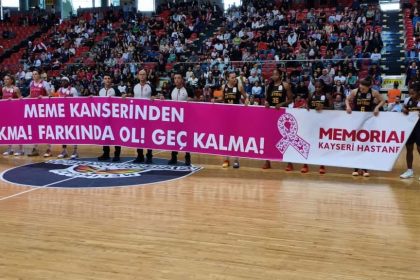 kayseri-kadin-basketbol-meme-kanserine-dikkat-cekti