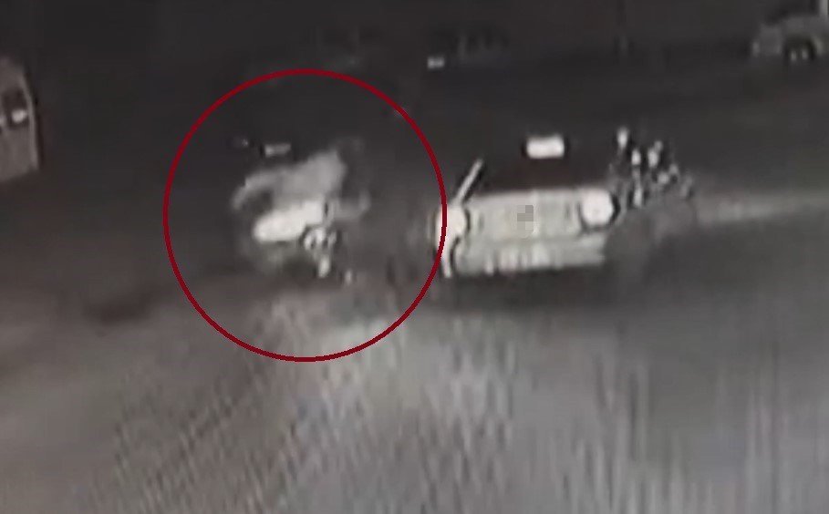 kaza-ani-kamerada-otomobil-ile-motosiklet-carpisti