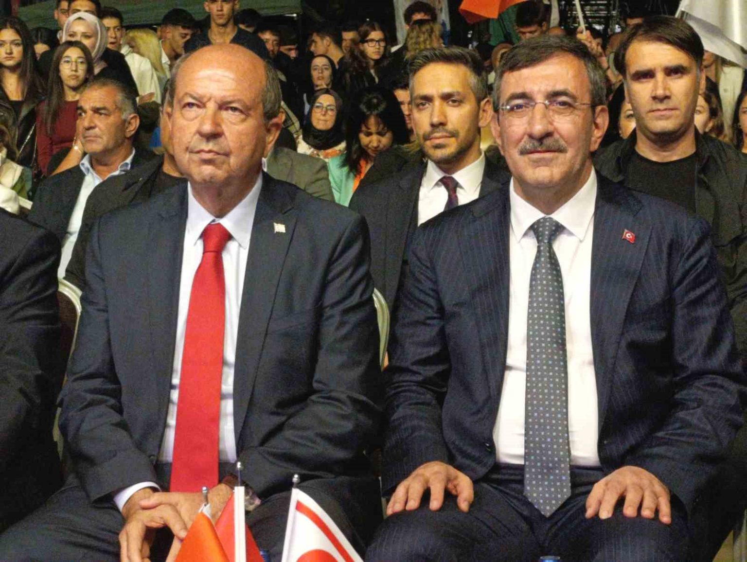 kktc-basbakani-ustel-bu-topraklarda-dalgalanan-bayrakta-tmtnin-ruhu-ve-turkiyenin-destegi-vardir