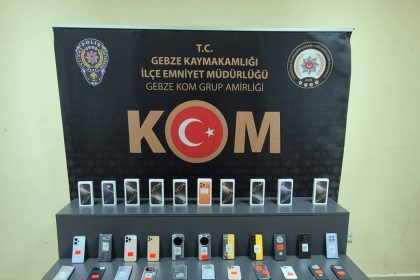 kocaelide-3-milyon-tllik-gumruk-kacagi-telefonlar-ele-gecirildi