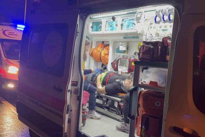 kocaelide-feci-kaza-surucu-yola-firladi-arac-ters-dondu