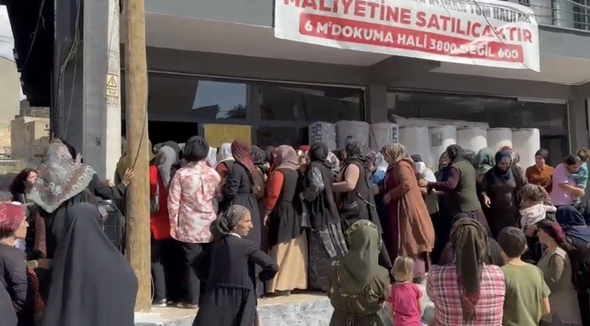 mardinde-hali-magazasinda-indirim-izdihama-neden-oldu