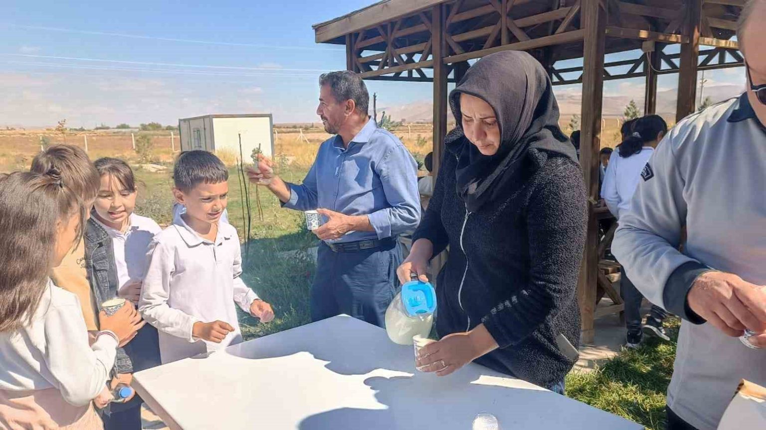 minik-ogrenciler-dunya-yumurta-gununde-saglikli-beslenmeyi-ogrendi