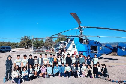 ogrencilere-yanginla-mucadelede-hava-gucunun-onemi-anlatildi