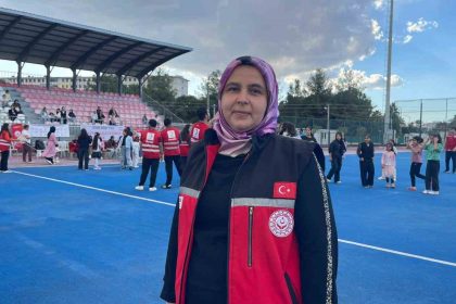 osmaniyede-kiz-cocuklari-gulerse-osmaniye-guler-etkinligi-duzenlendi