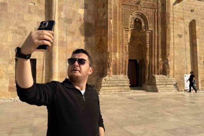 sanat-ve-inancin-tasa-islendigi-divrigi-ulu-cami-togu-ogrencilerine-ilham-oldu