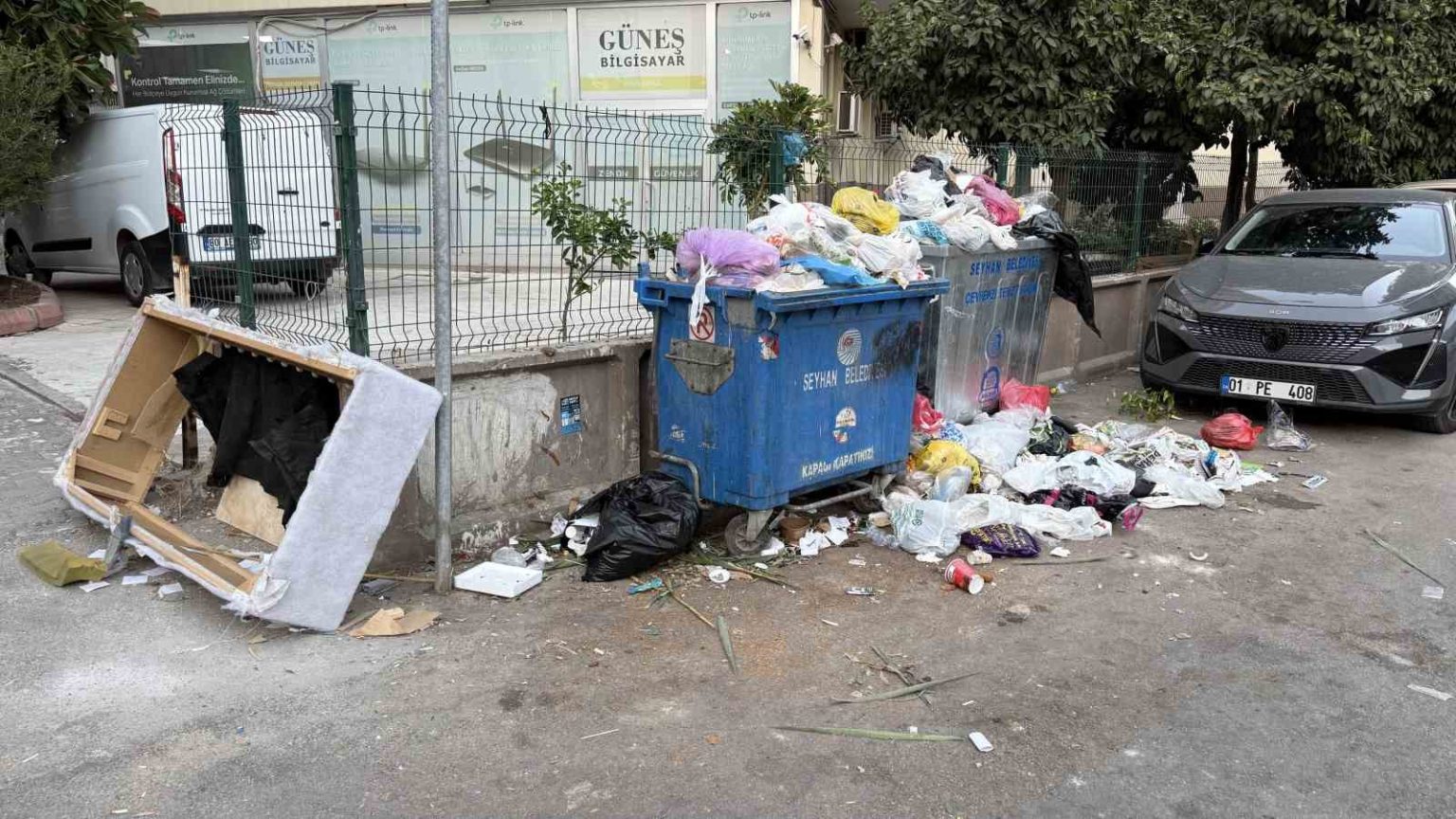 seyhanda-cop-birikintileri-olustu