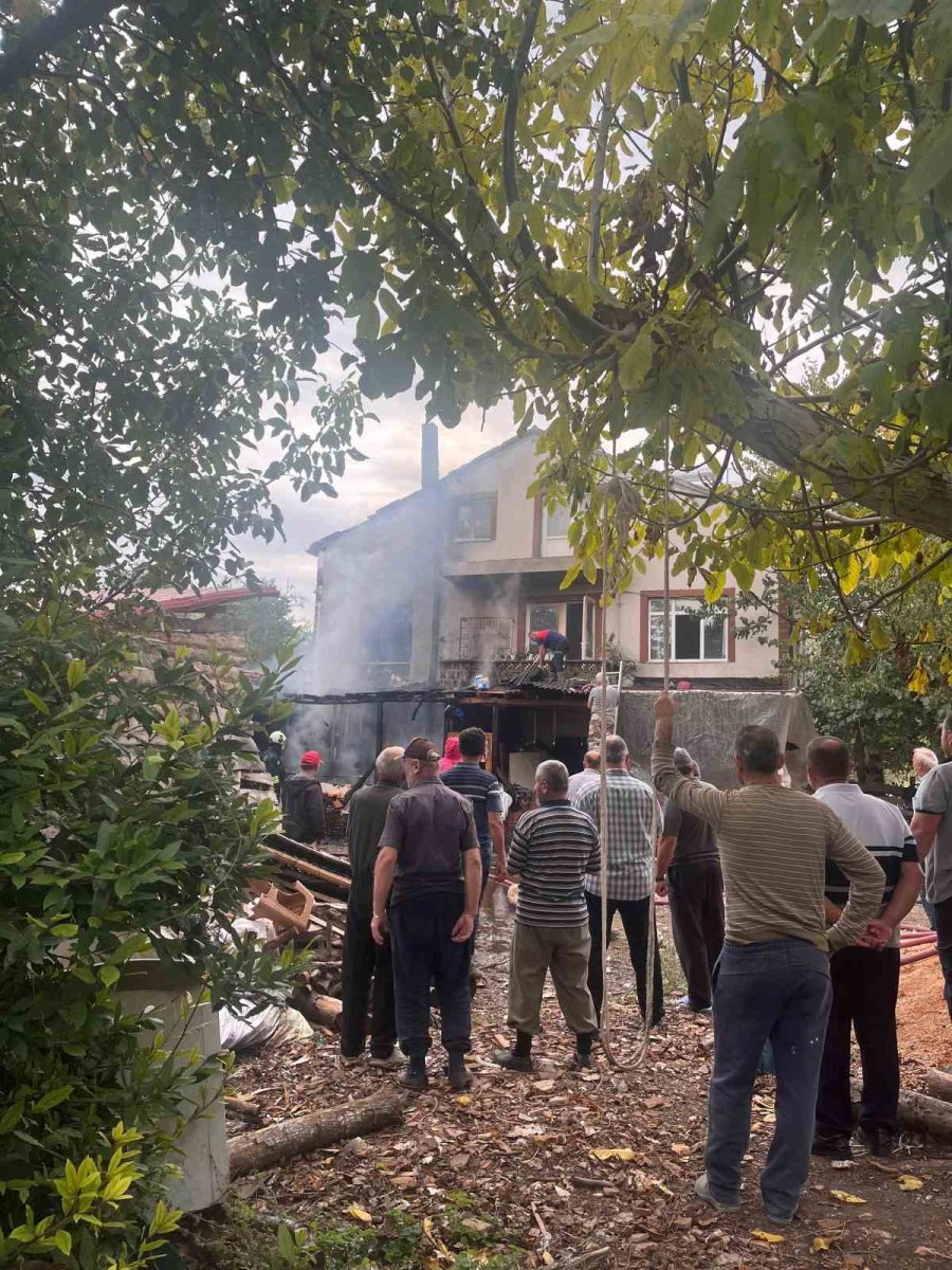 sinopta-ev-yangini-tupun-patlama-ani-kamerada