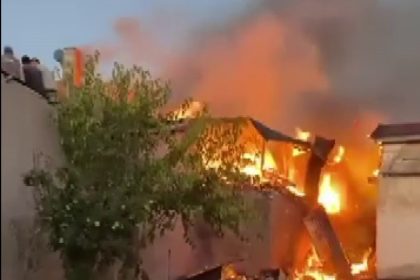 sivasta-korkutan-yangin-2-ev-1-ahir-ve-samanlik-zarar-gordu