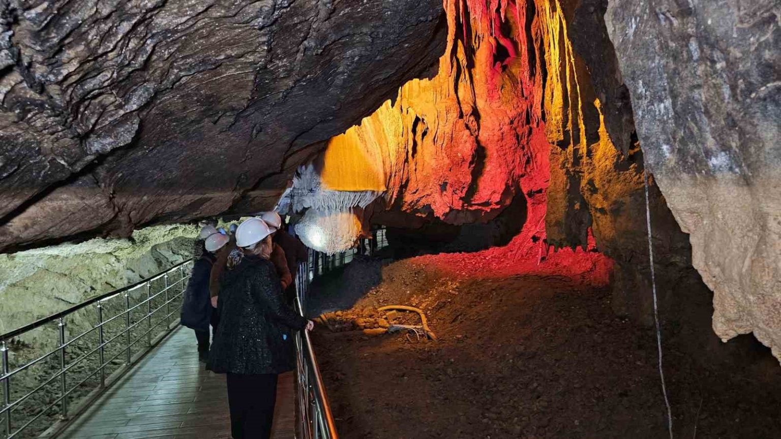 turistik-karaelmas-ekspresi-yolcularini-madenci-korosu-karsiladi