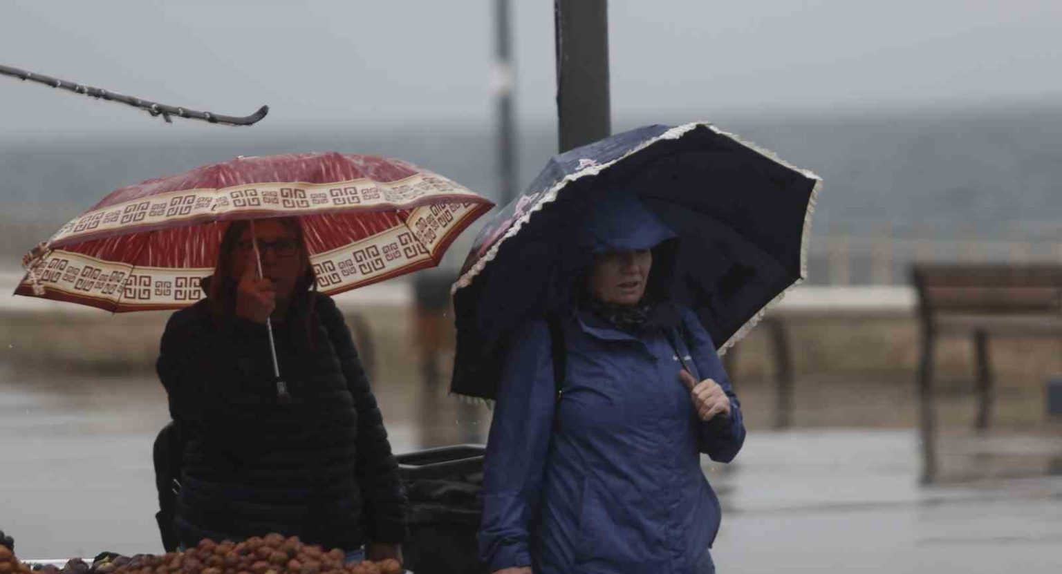 turk-yildizlarina-bursada-yagmur-engeli