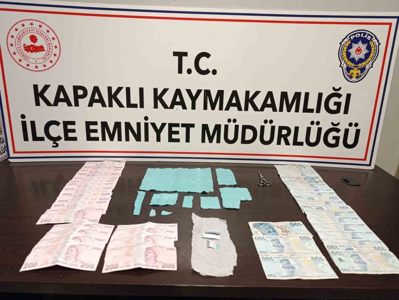 uyusturucu-madde-bulunduran-17-kisi-yakalandi-4-tutuklama
