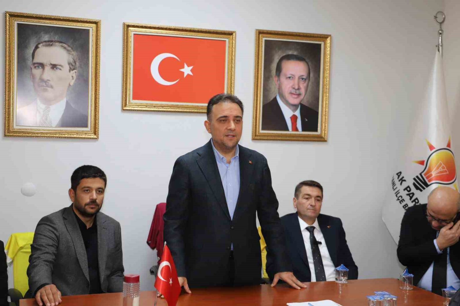 ak-partili-baybatur-saruhanlida-belen-yolu-ve-yeni-hastane-hakkinda-konustu