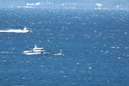 akdenizde-19-sup-board-yapan-gencler-ruzgarla-2-mil-aciga-suruklendi