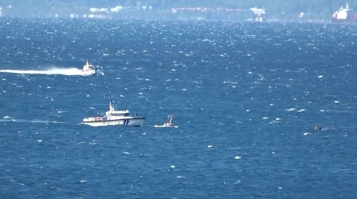 akdenizde-19-sup-board-yapan-gencler-ruzgarla-2-mil-aciga-suruklendi