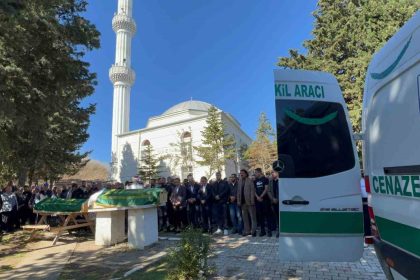 alabora-olan-teknede-hayatini-kaybeden-2-kisi-son-yolculuguna-ugurlandi