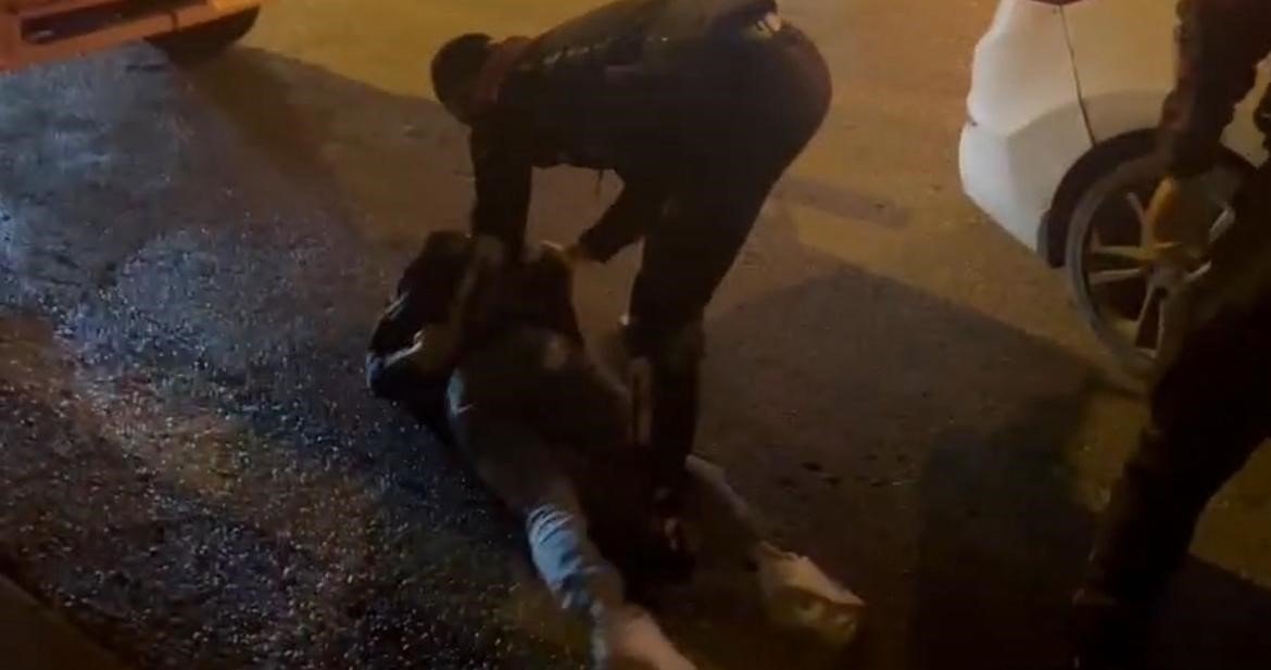 ankarada-kendini-polis-olarak-tanitarak-250-bin-dolarlik-vurgun-yapan-2-supheli-kiskivrak-yakalandi