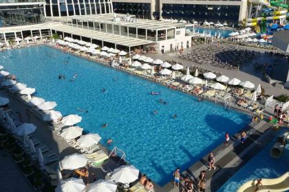 antalyada-yaz-sezonu-turizmcilerin-beklentilerini-karsiladi