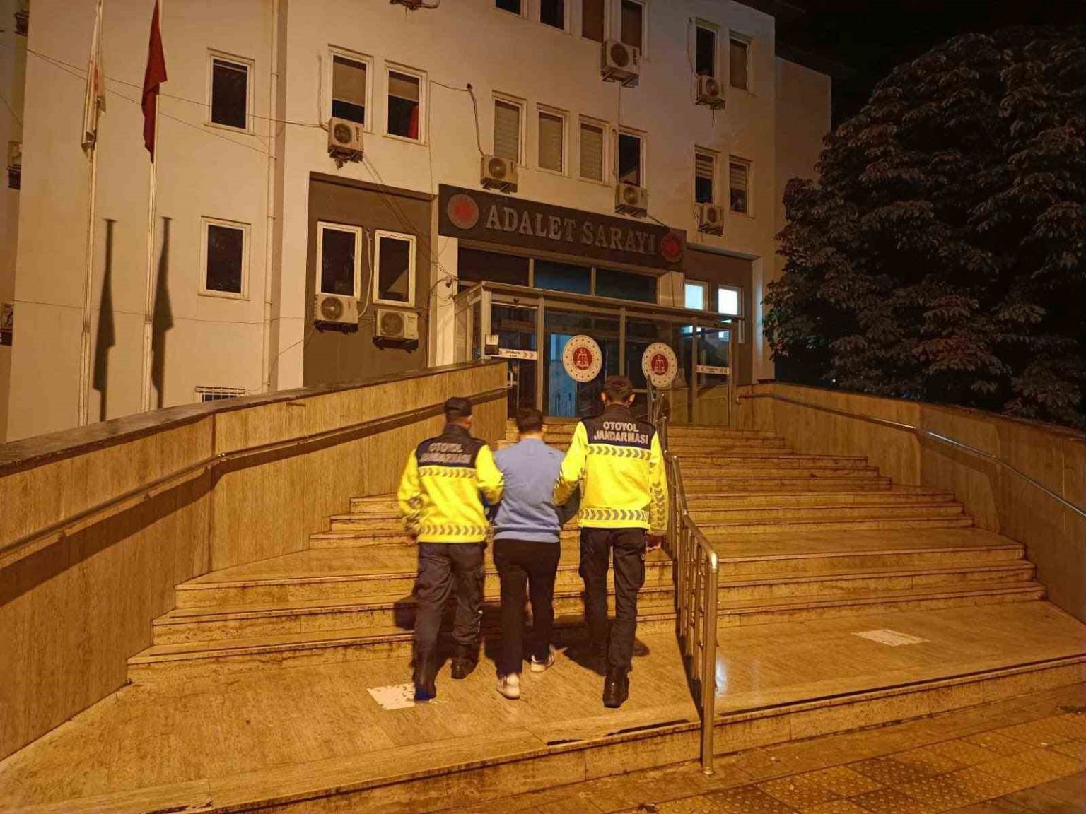 bebekli-otomobili-sikistirip-kazaya-sebep-olan-maganda-tutuklandi