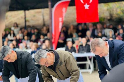 bilecikte-gerceklestirilen-kabak-soyma-yarismasinda-renkli-sahneler-yasandi