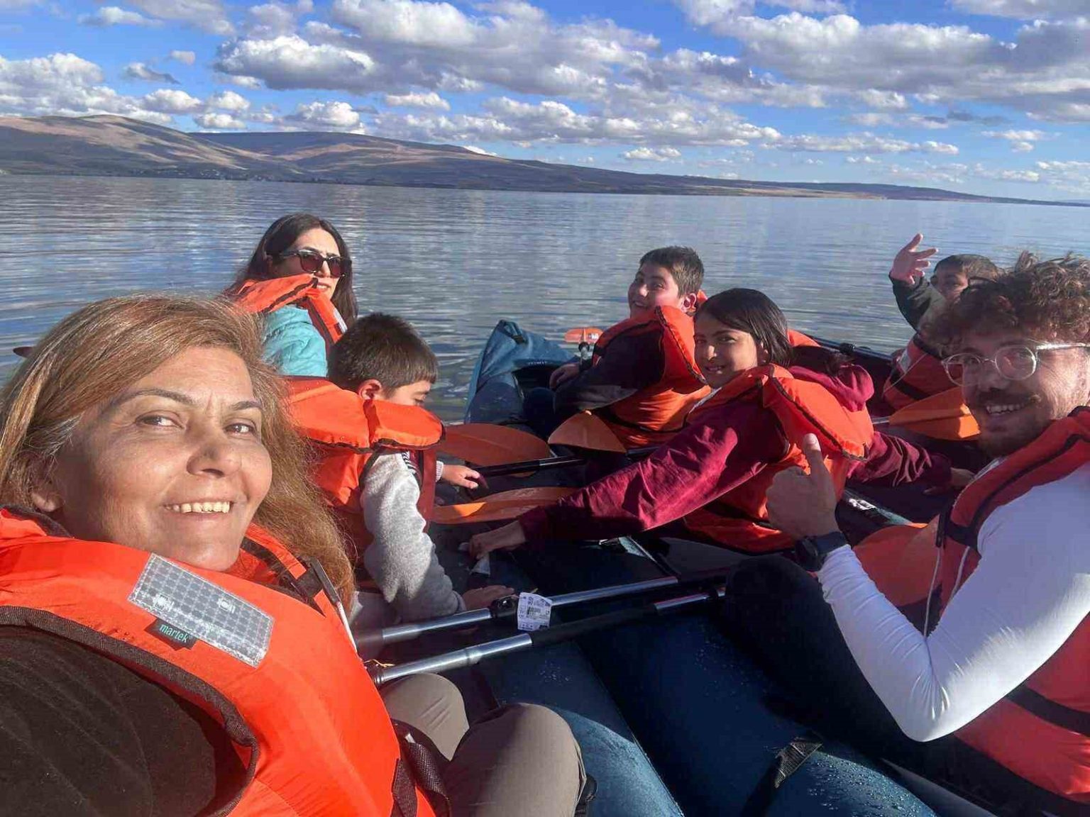 cocuklar-cildir-golunde-kanoyla-tanisti