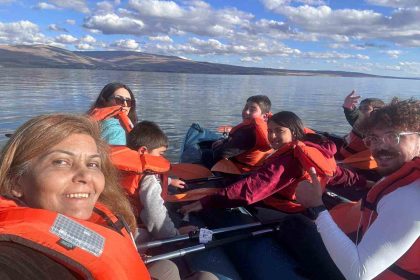 cocuklar-cildir-golunde-kanoyla-tanisti