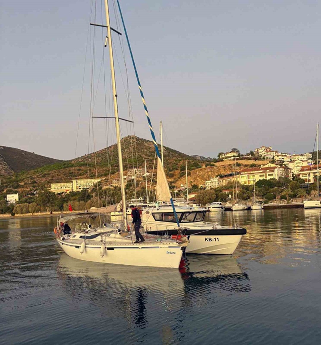 datcada-yelkenli-teknede-42-duzensiz-gocmen-ve-2-gocmen-kacakcisi-yakalandi