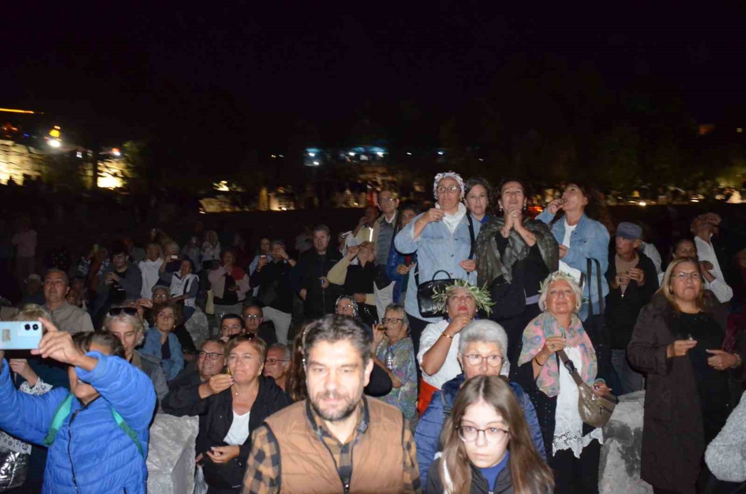 didim-zeytin-festivalinde-zeytinyagi-tadim-rekoru-yenilendi