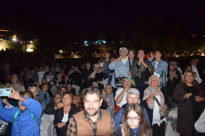 didim-zeytin-festivalinde-zeytinyagi-tadim-rekoru-yenilendi
