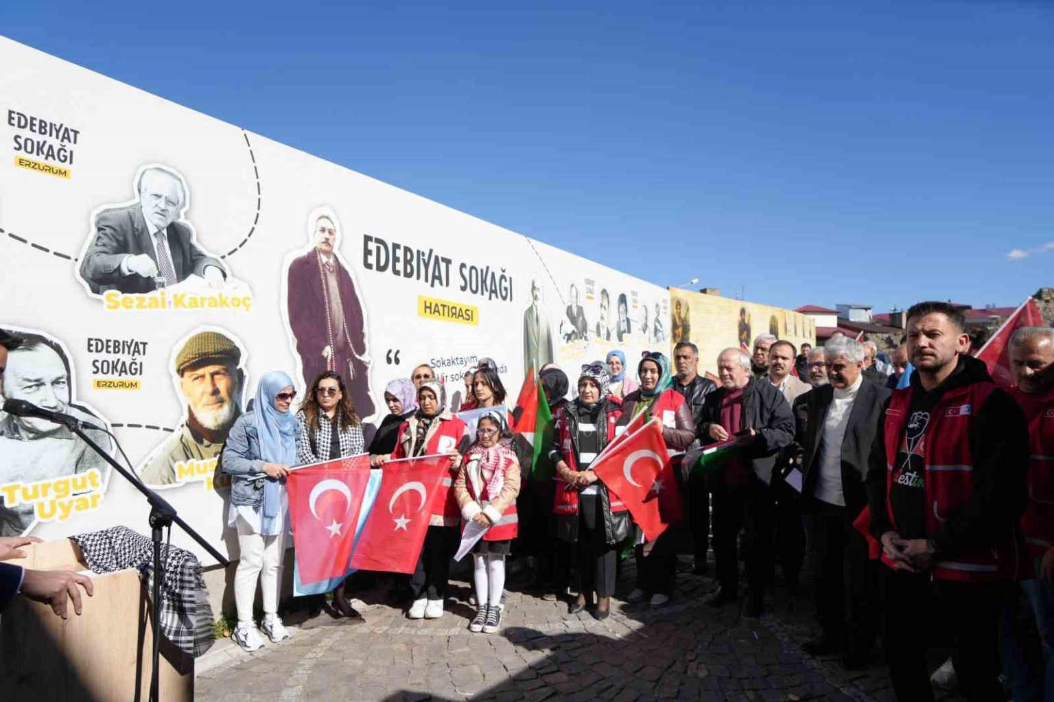 edebiyat-sokagindan-gazze-siirleriyle-selam-gonderildi