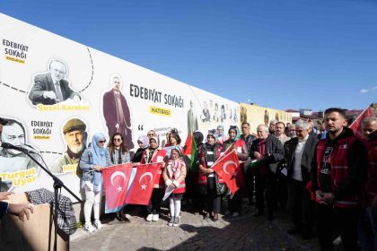 edebiyat-sokagindan-gazze-siirleriyle-selam-gonderildi