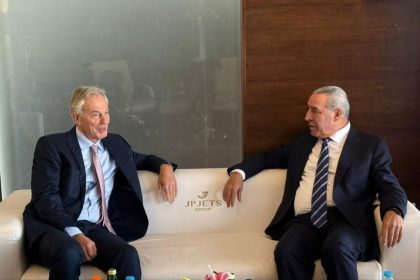 filistin-devlet-baskani-yardimcisi-al-sheikh-ingilterenin-eski-basbakani-blair-ile-bir-araya-geldi